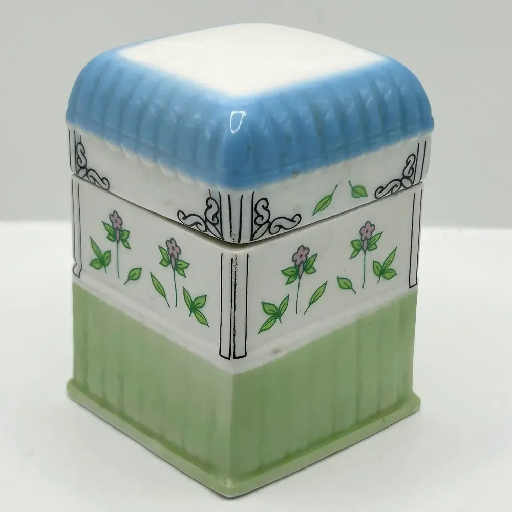 EPI International 1990 Spice Market Collection Basil Porcelain Spice Jar VNTG